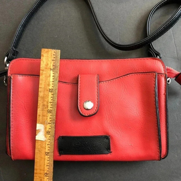 Reaction Kenneth Cole 100% PVC Crossbody Bag - Picture 3 of 10
